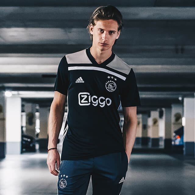 heb vertrouwen charme Omgaan met Ajax en adidas presenteren de nieuwe uitcollectie voor 2018-2019