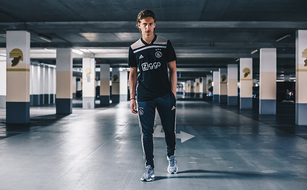 Ajax adidas de nieuwe uitcollectie voor 2018-2019