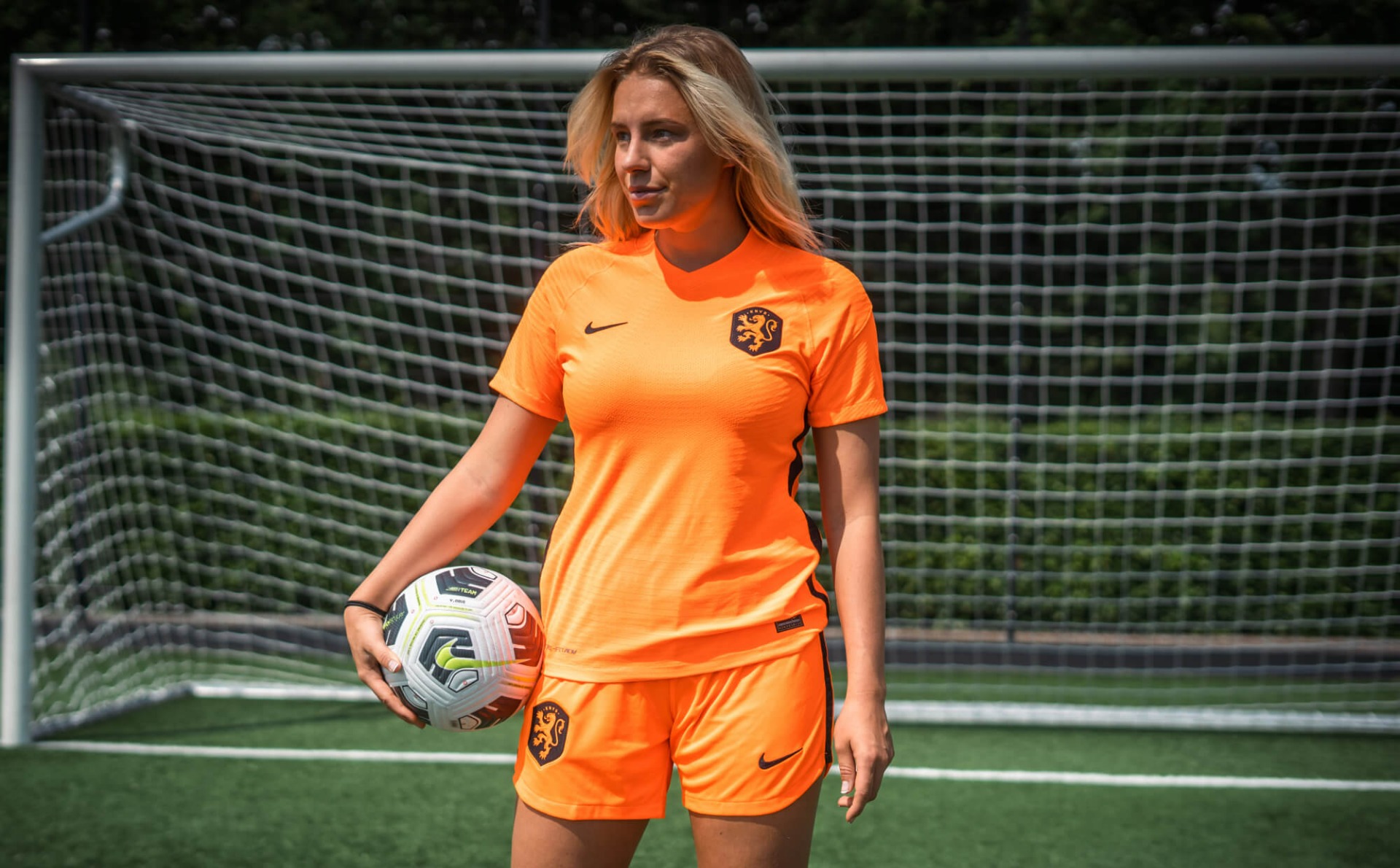 Microbe Gehuurd Belichamen Klaar voor het Dames EK 2022, dit zijn de nieuwe shirts van de Oranje  Leeuwinnen!
