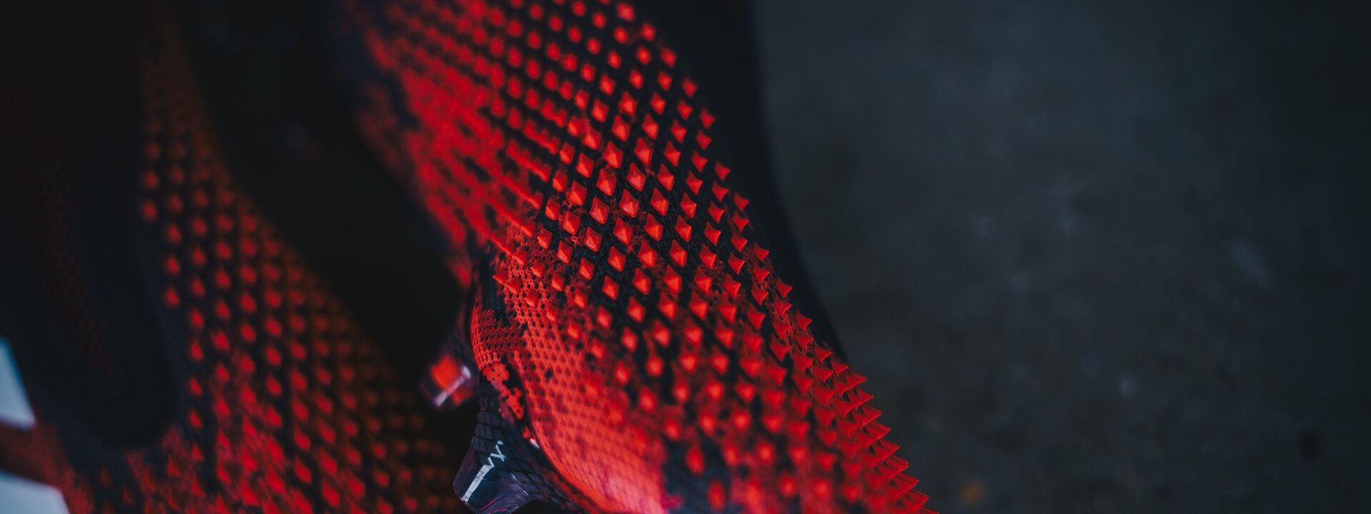 adidas-Predator-MUTATOR-sliderheader-1920x720-foto5.jpg