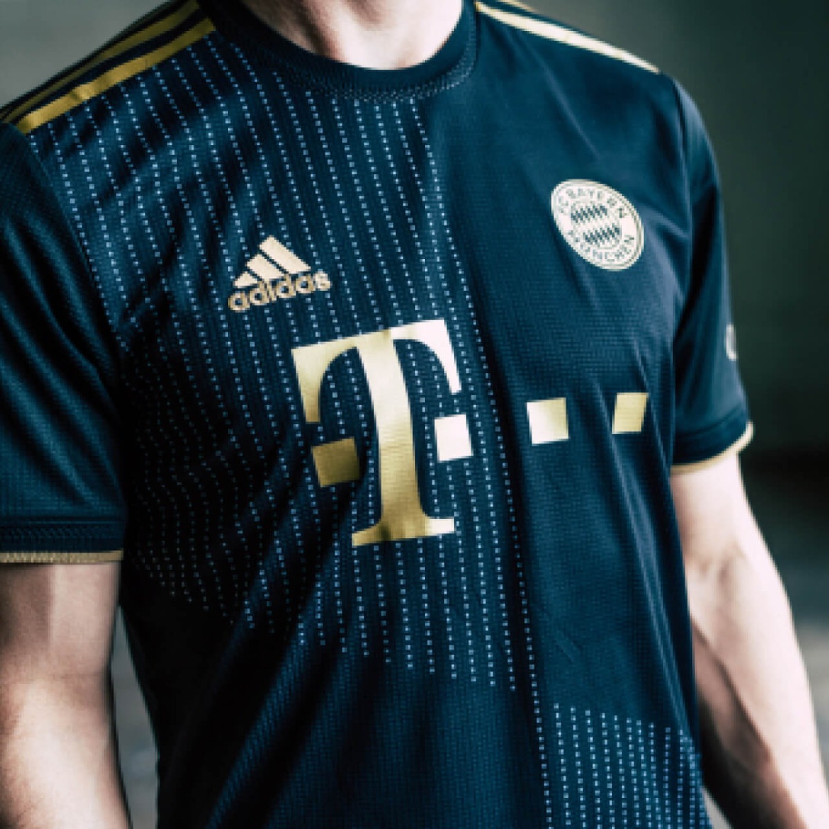 adidas-Bayern-Away-2122-Slider-tekst-blokjes-640x640px-2.jpg