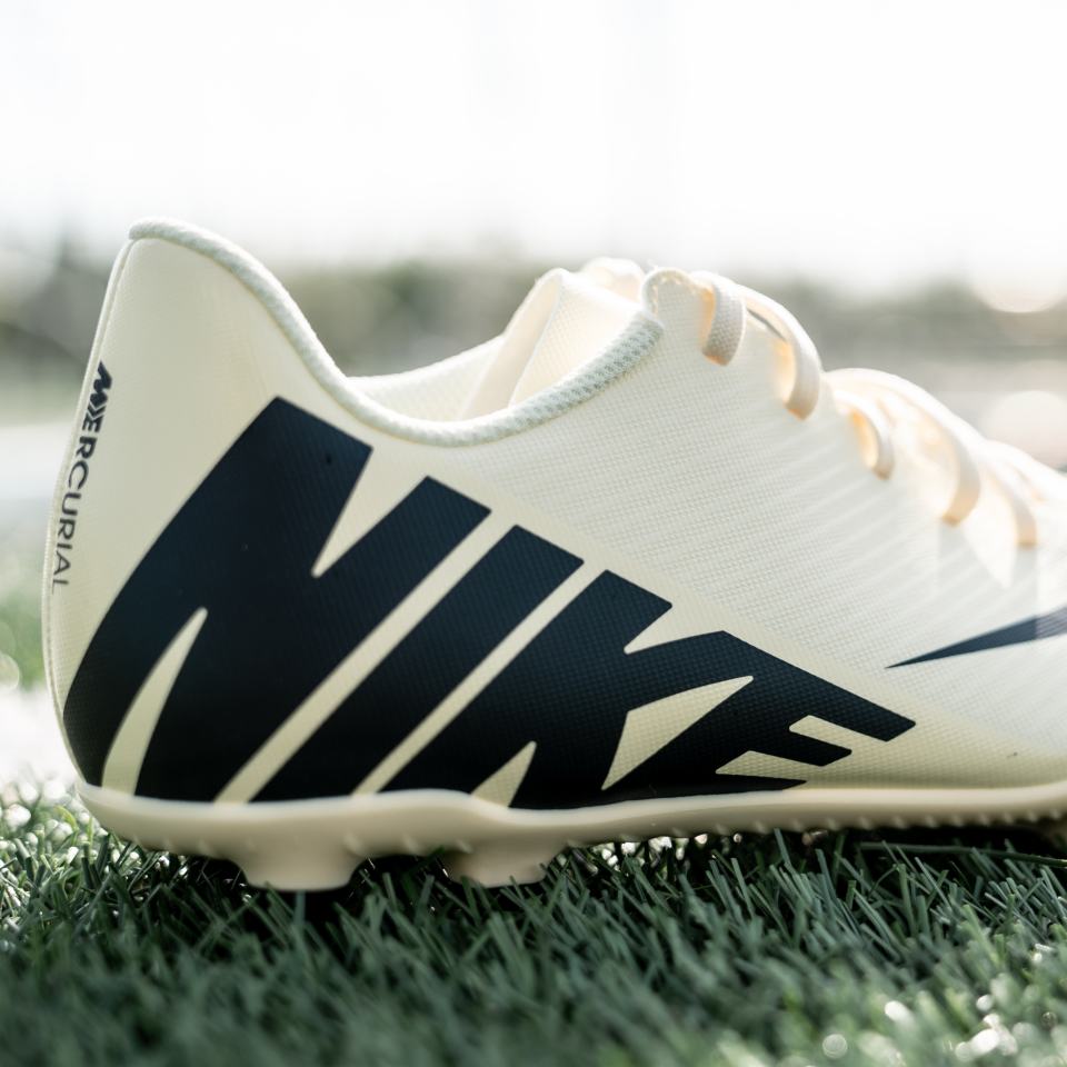 20240503-slider-blokje-Dure-en_Goedkope-Voetbalschoenen-NIKE-CLUB-3.jpg