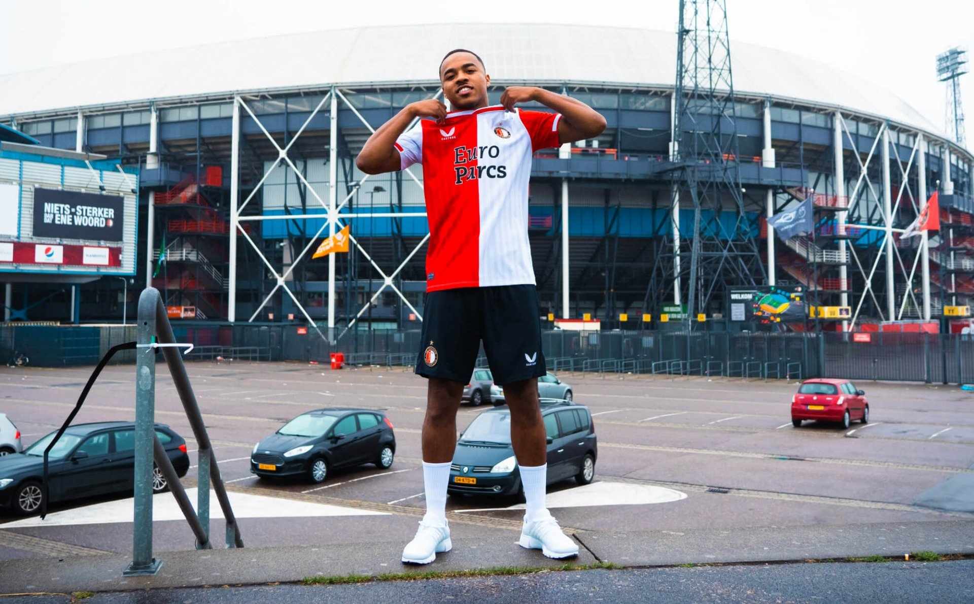 Dit is het Feyenoord thuisshirt 2023-2024!