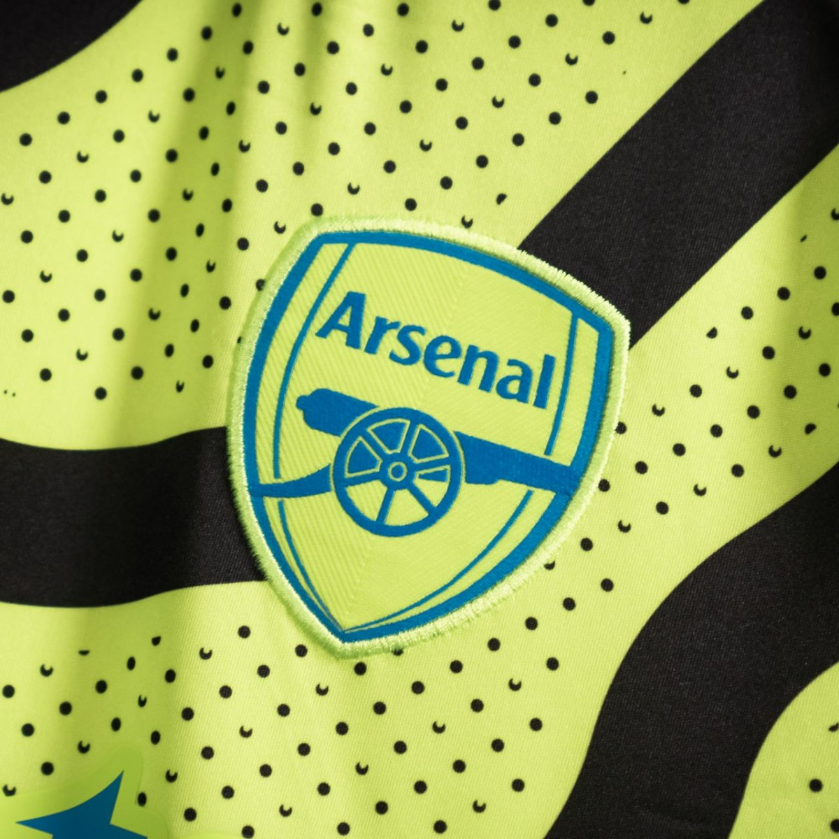 20230825-slider-blokje-Blog-Bijzondere-Voetbalshirts2324-ARSENAL-2.jpg