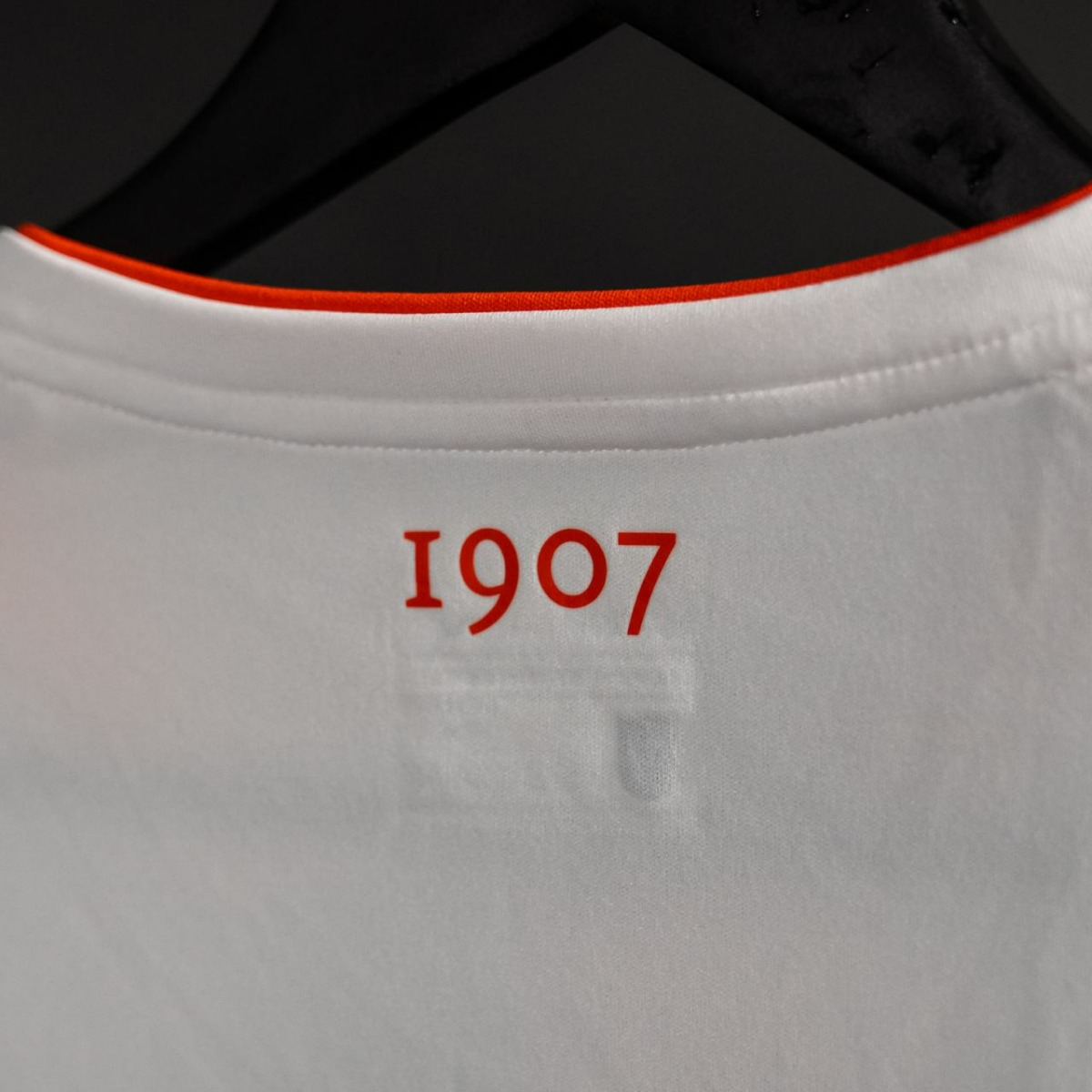 20230825-slider-blokje-Blog-Bijzondere-Voetbalshirts2324-AUGSBURG-6.jpg