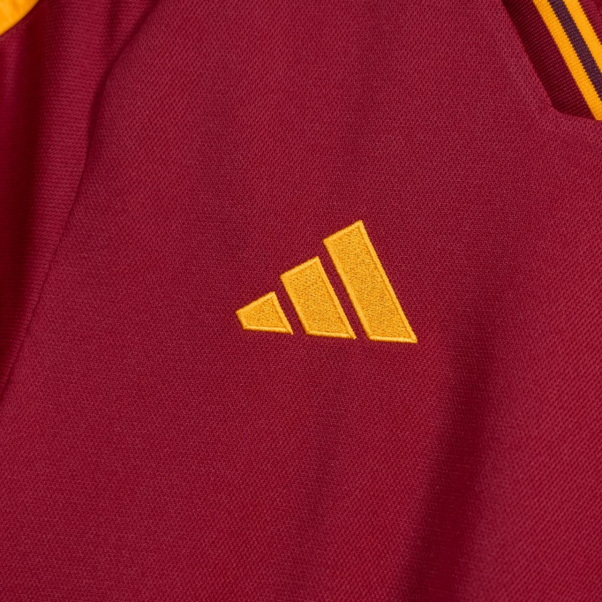 20230901-slider-blokje-Blog-Mooiste-Voetbalshirts2324-ASROMA-3.jpg