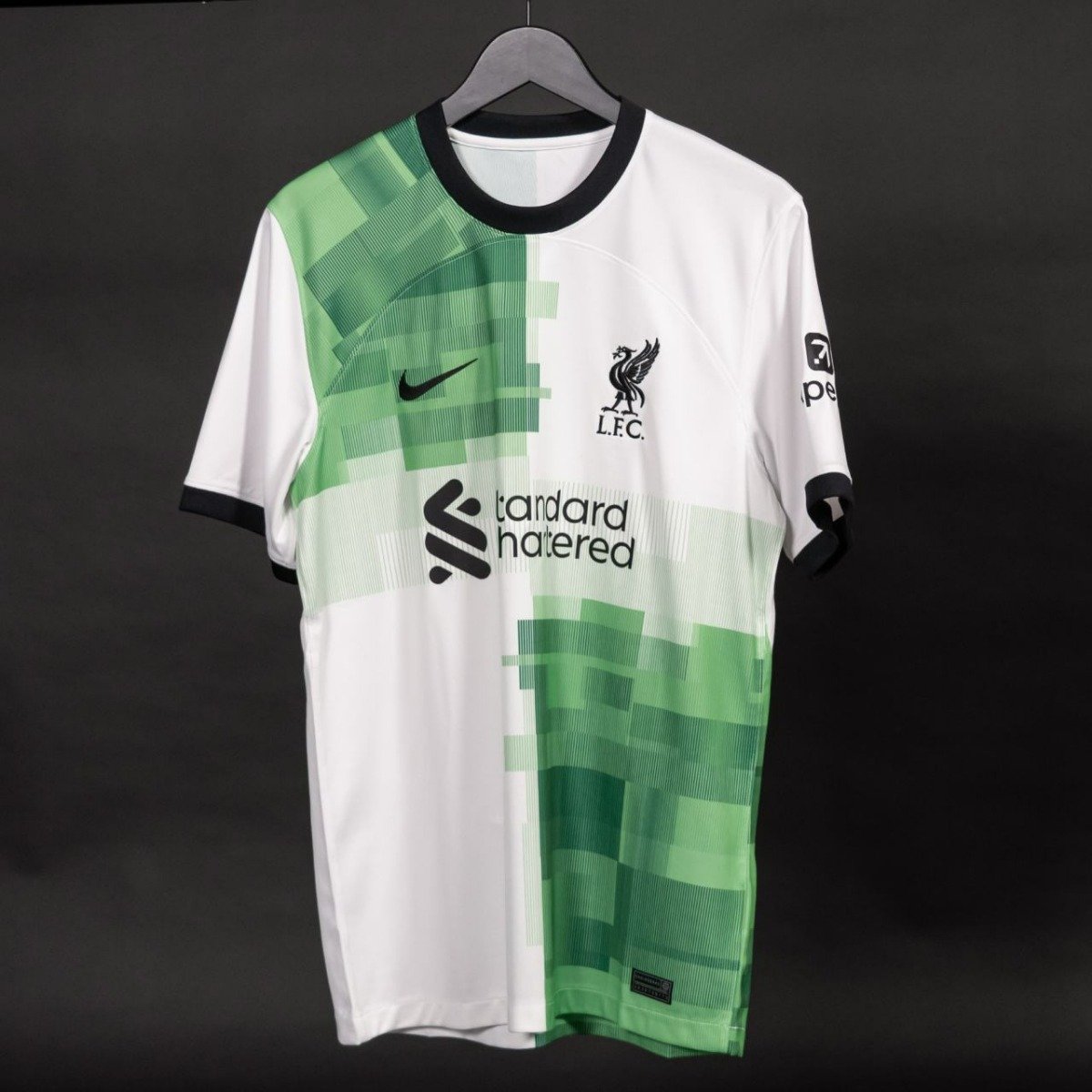 20230901-slider-blokje-Blog-Mooiste-Voetbalshirts2324-LIVERPOOL-1.jpg