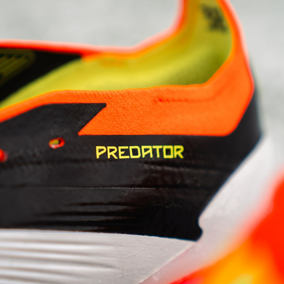 20240116-slider-blokje-adidas-Predator-Tong-6.jpg