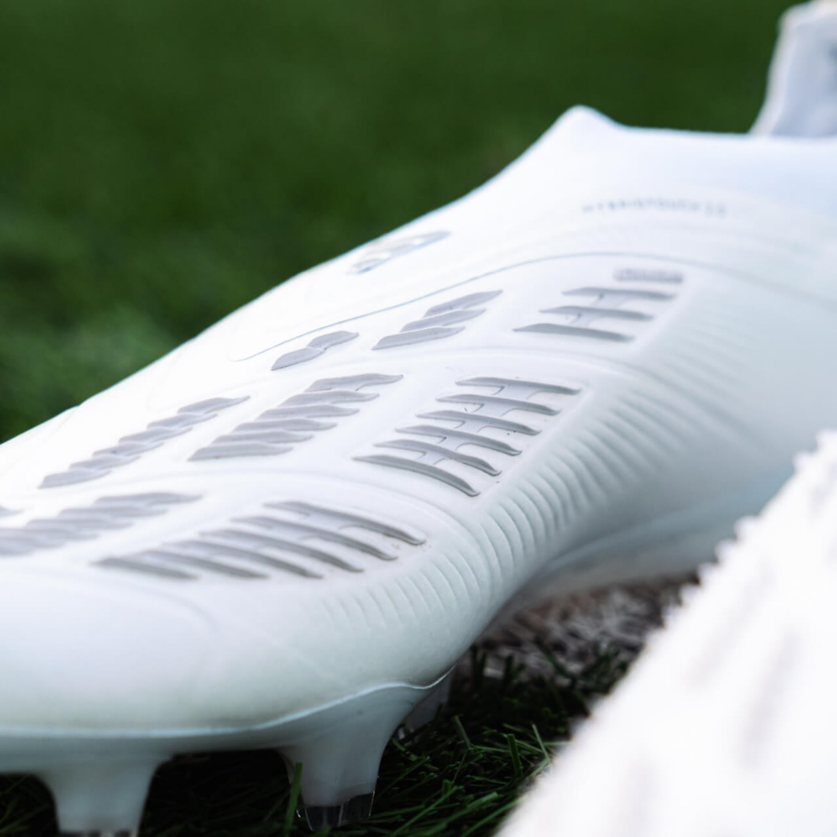 20240130-slider-blokje-adidas-Predator-White-10.jpg