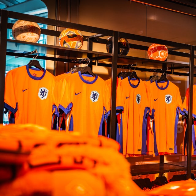 20240606-slider-blokje-KNVB-Popup-Store-6-min.jpg