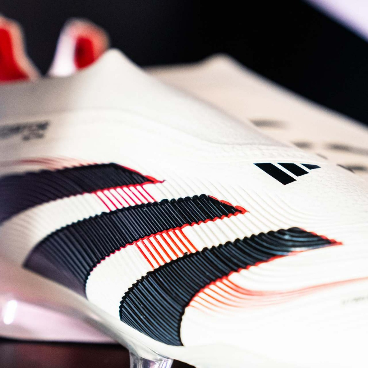 20241203-slider-blokje-adidas-Predator-pack-5-LACELESS.jpg