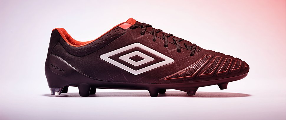 slider-MS_UMBRO_AW16_Accuro_BLK_COLOUR_003.jpg