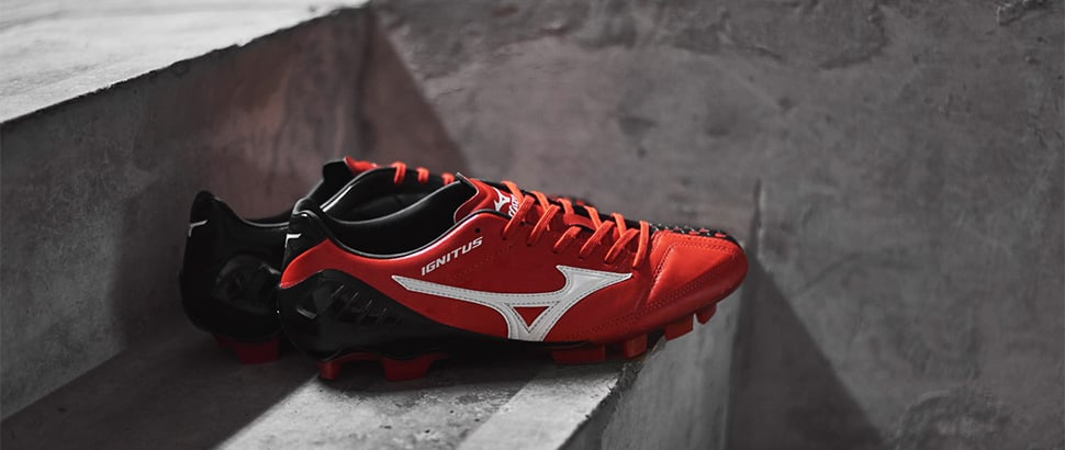 mizuno-red-ignitus-3-slider-3.jpg