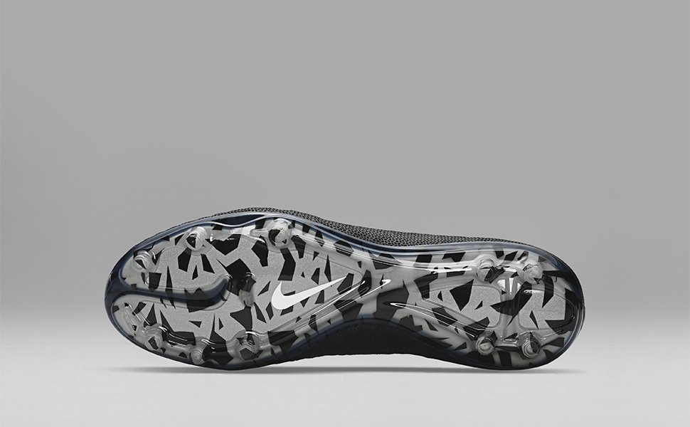 Nike_Tech_Craft_Hypervenom_Phantom_FG_02_08-slider.jpg