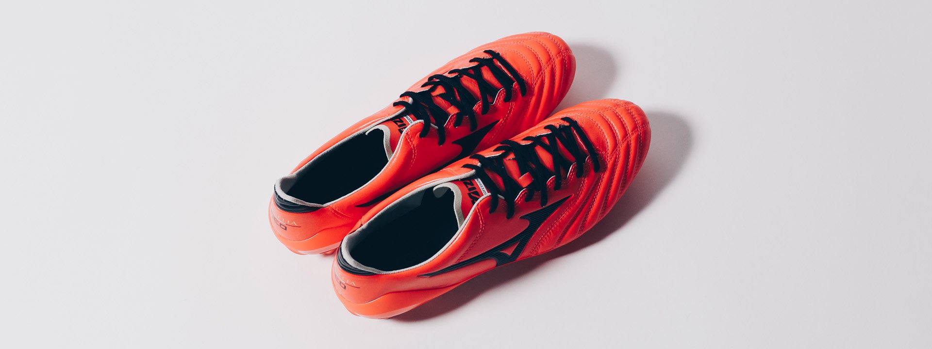 mizuno-morelia-2-md-fiery-coral-foto1-1920x720.jpg