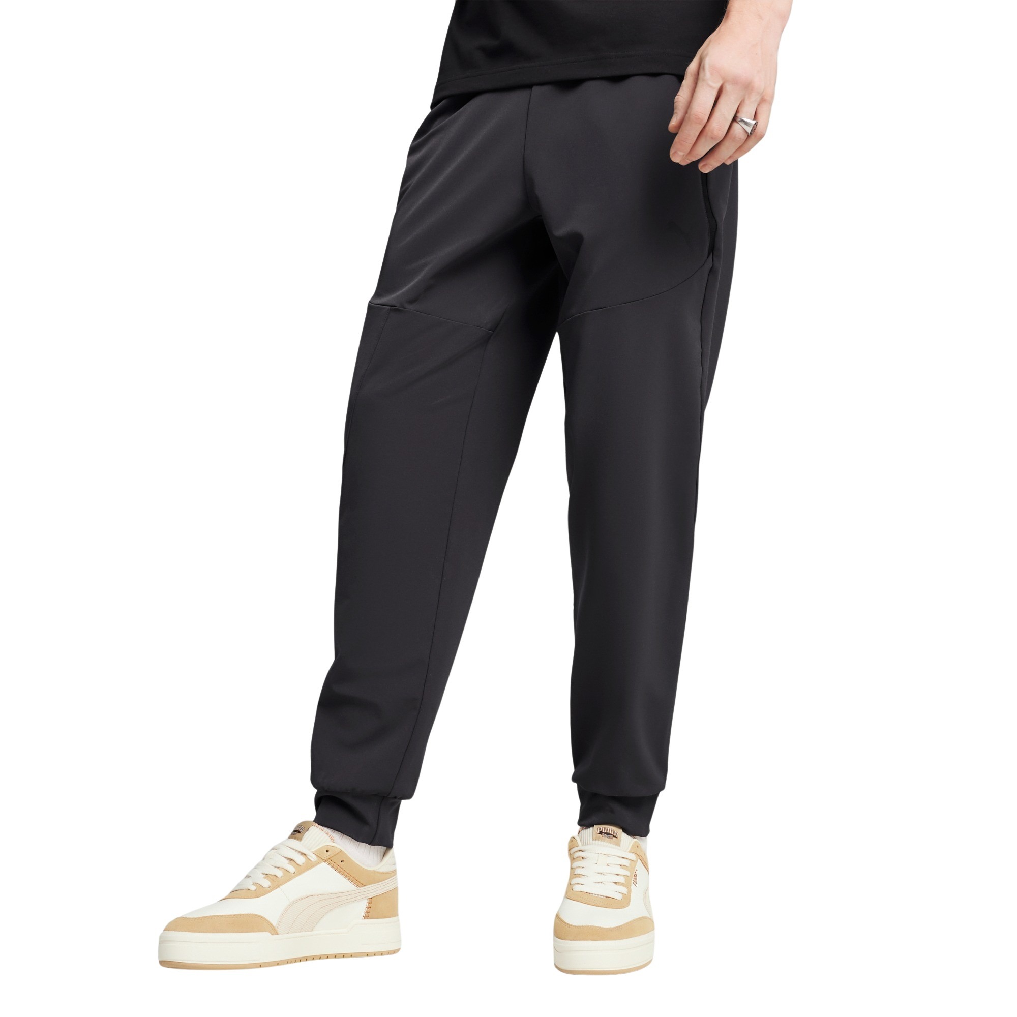 Puma tech track pants in de kleur zwart.