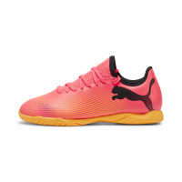 PUMA Future 7 Play Zaalvoetbalschoenen (IN) Kids Roze Zwart Oranje