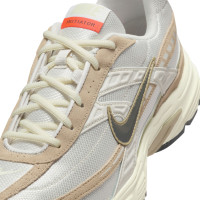 Nike Initiator Hardloopschoenen Wit Lichtbruin Beige