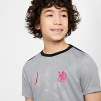 Nike Chelsea Pre-Match Trainingsshirt 2024-2025 Kids Grijs Zwart Roze