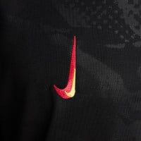 Nike Liverpool Pre-Match Trainingsshirt 2024-2025 Zwart Geel Rood