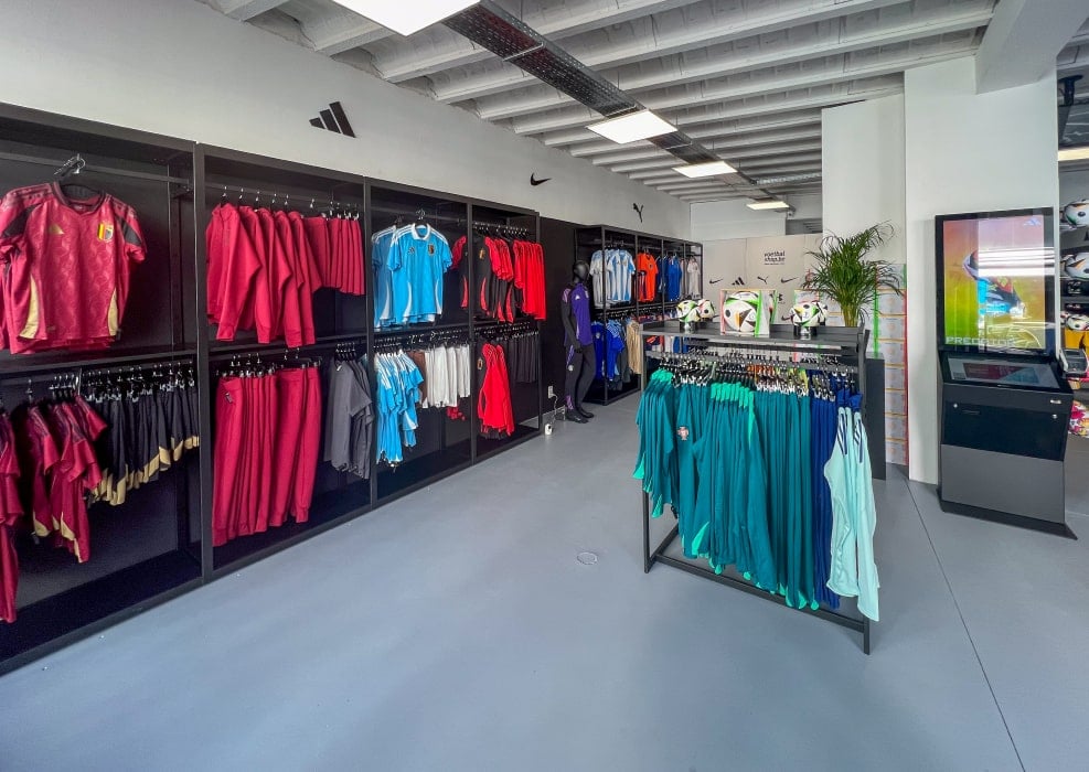 Voetbalshop.be Mechelen Winkel Interieur 1